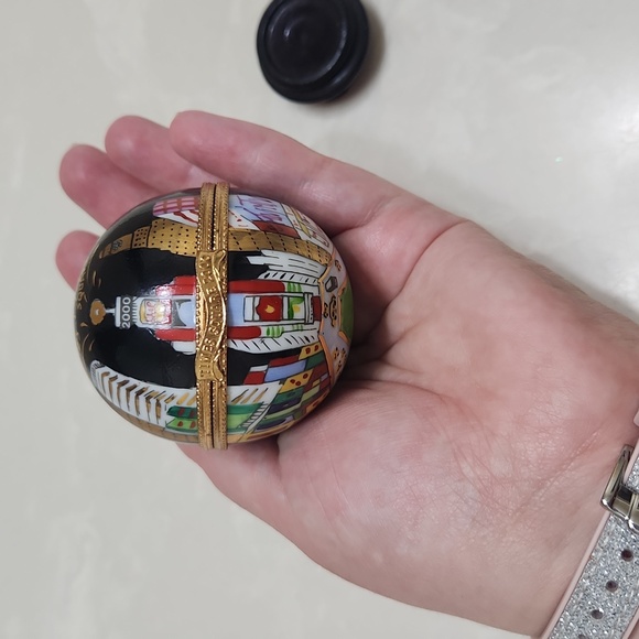 Times Square 2000, Les Ateliers de LIMOGES FRANCE, Black Decorative Egg, Ball - Picture 4 of 13